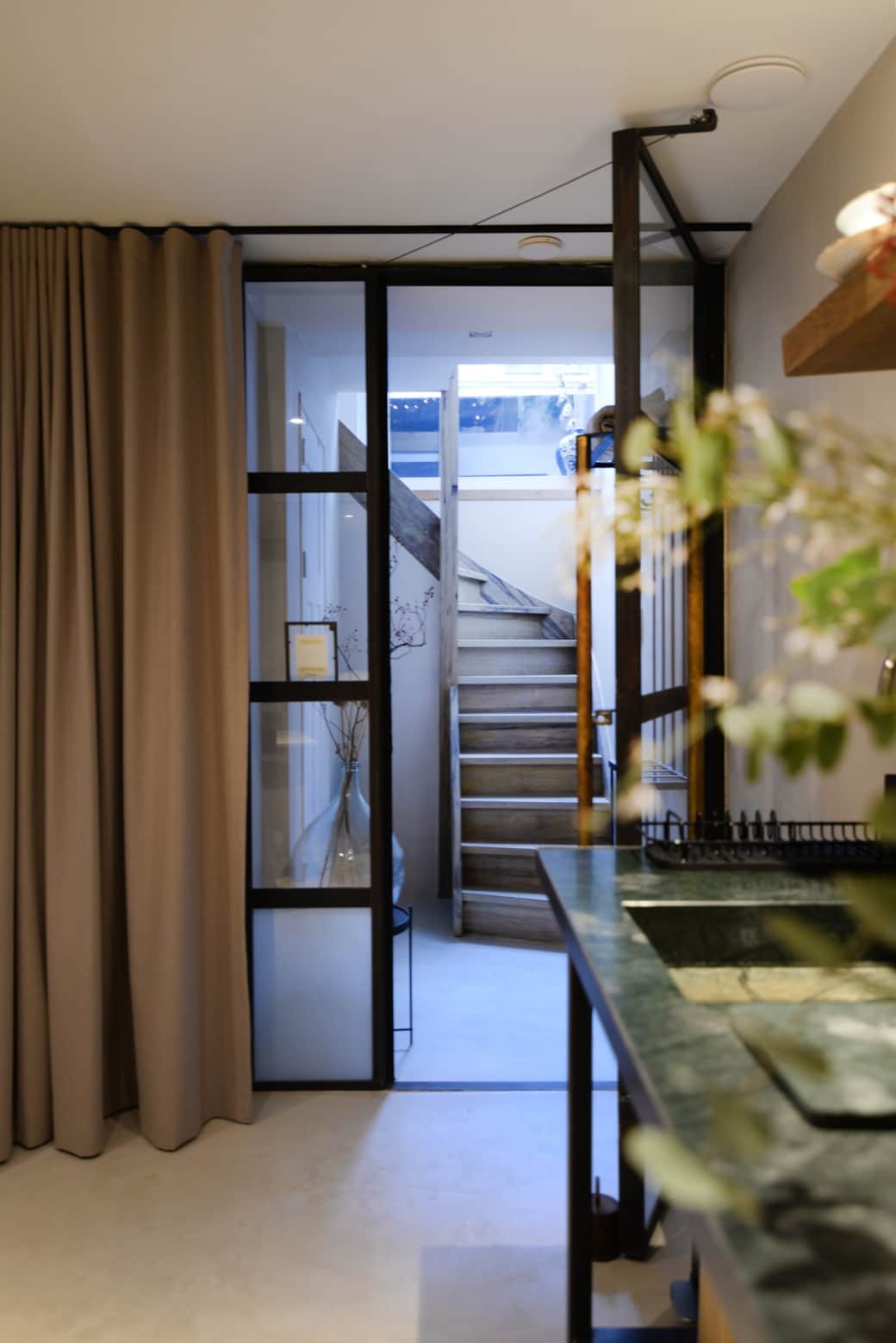 aankomst hal vanuit B&B gezien