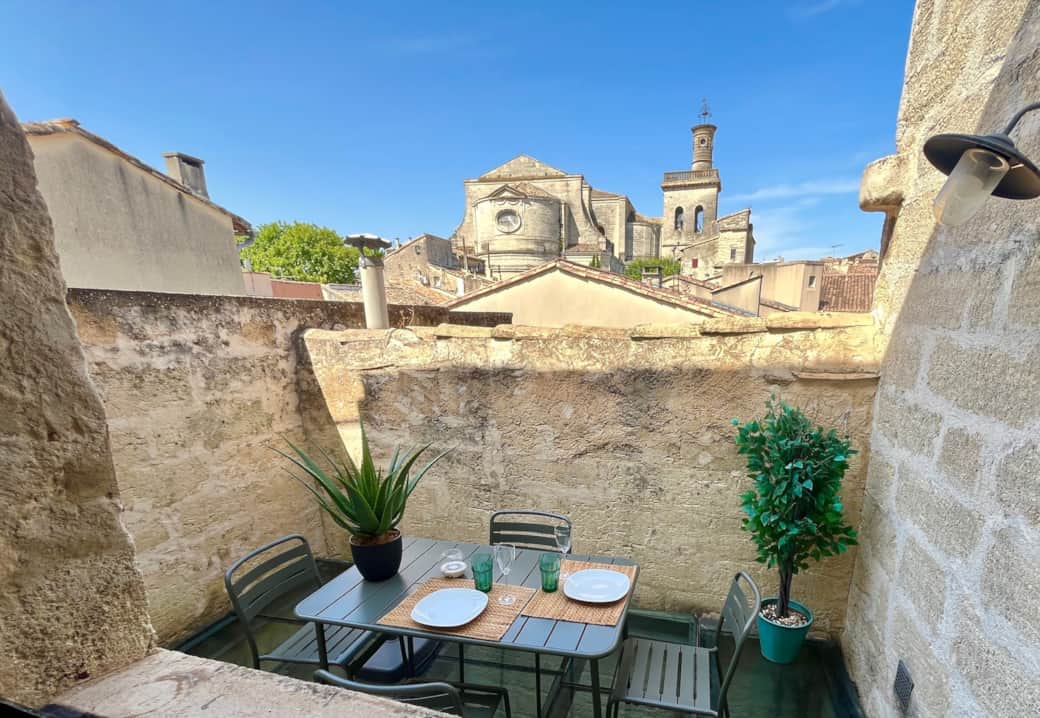 Terrasse panoramique avec vue sur les toits d'Uzès Terrasse panoramique avec vue sur les toits d'Uzès