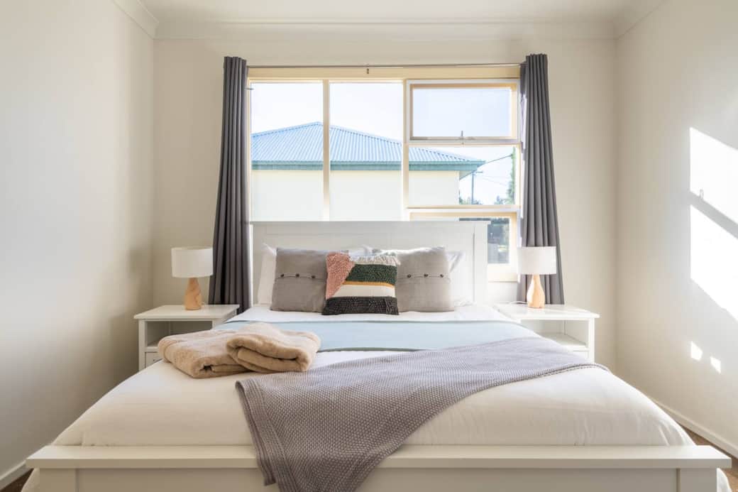 Main bedroom with queen size bed