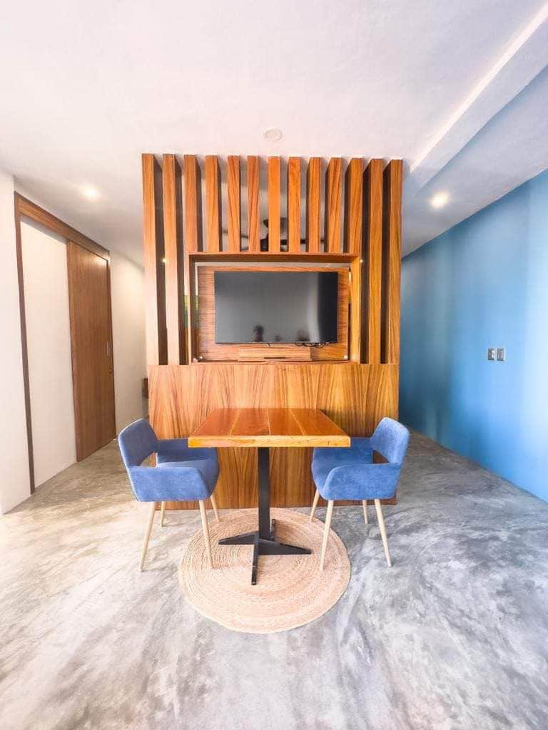 Dining/Work Space Dining/Work Space