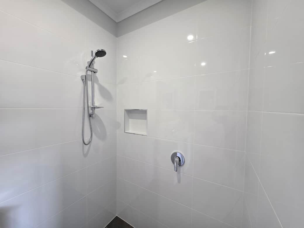 Aart Apt No 5, Bathroom 