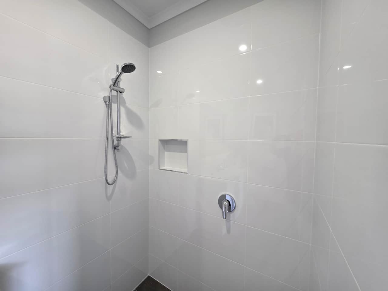 Aart Apt No 5, Bathroom 