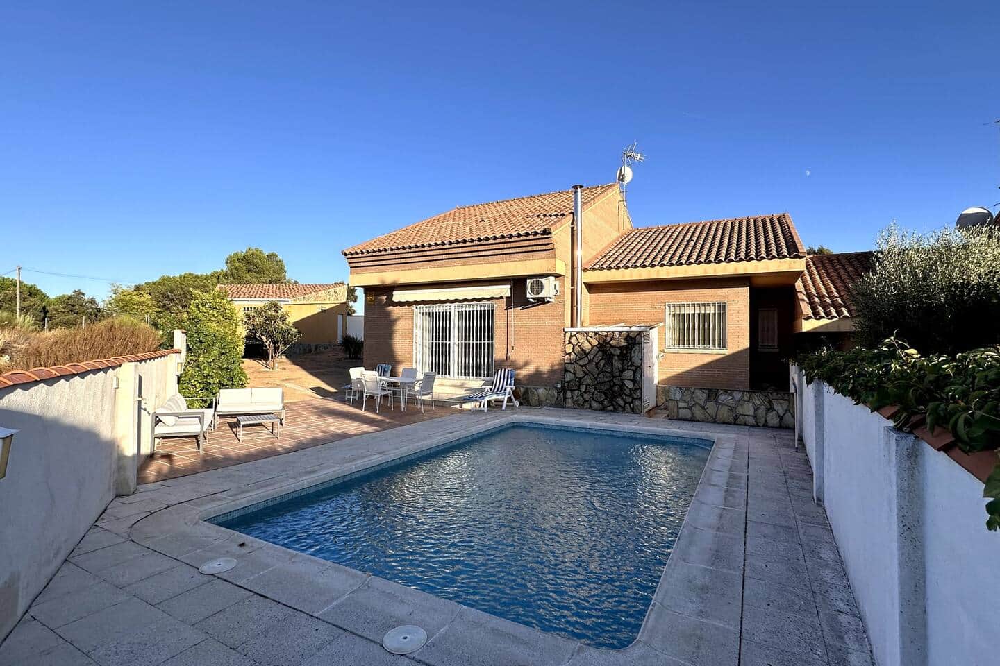 Chalet con piscina y tranquilidad — foto 2