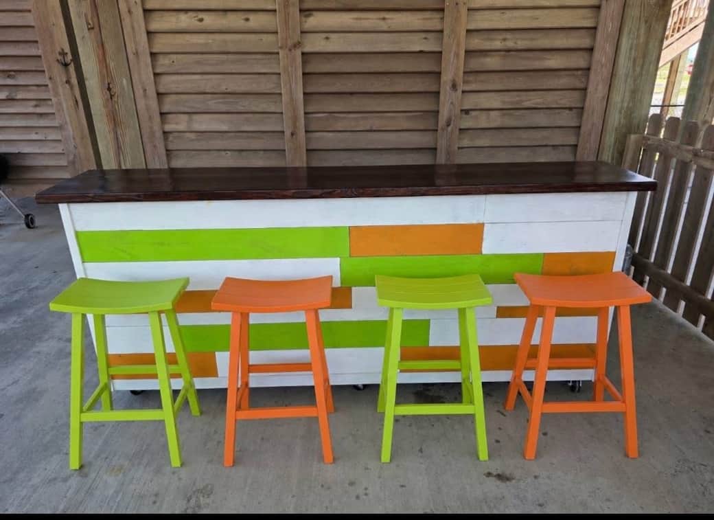 Fun outdoor bar for mixing up cool drinks on hot days! Fun outdoor bar for mixing up cool drinks on hot days!