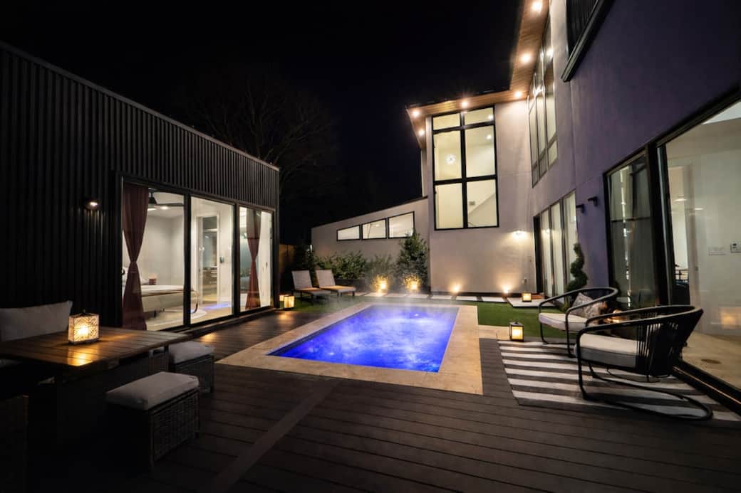 Pool heats up to an oversized hot tub