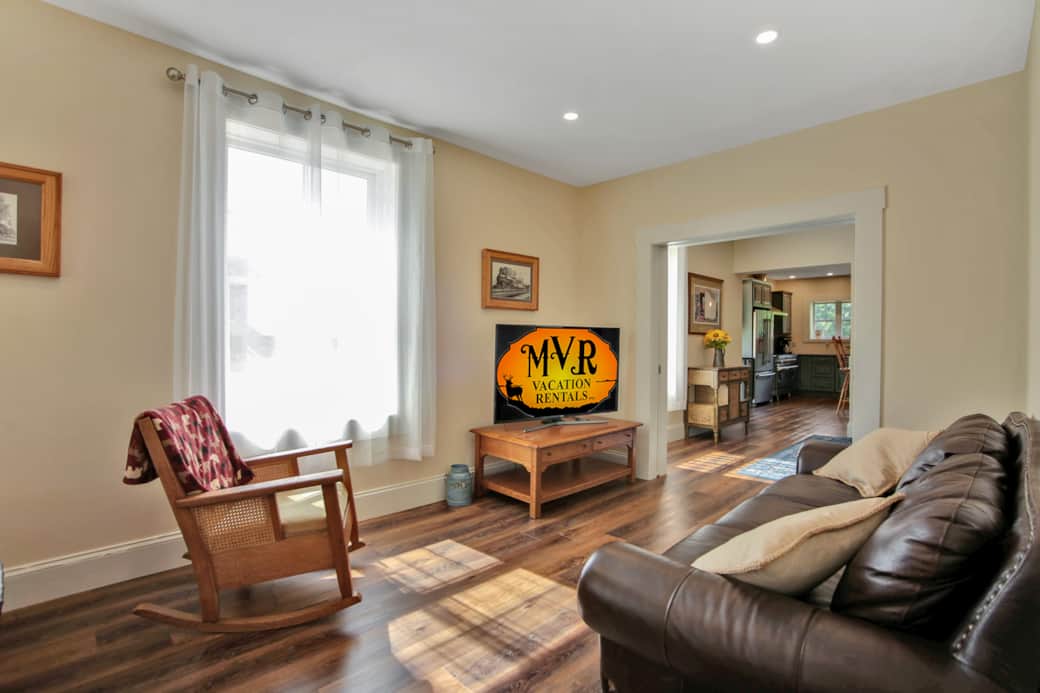 Living room, Smart TV, YouTube TV provided