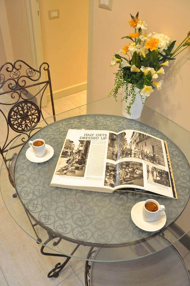 Ampia cucina, con tavolo per la prima colazione. Un ambiente dove iniziare le giornate in allegria e dove preparare i pasti! Ampia cucina, con tavolo per la prima colazione. Un ambiente dove iniziare le giornate in allegria e dove preparare i pasti!