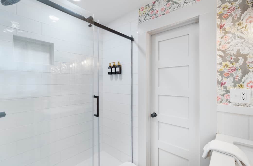 Spacious shower with toiletries and excellent water pressure Spacious shower with toiletries and excellent water pressure