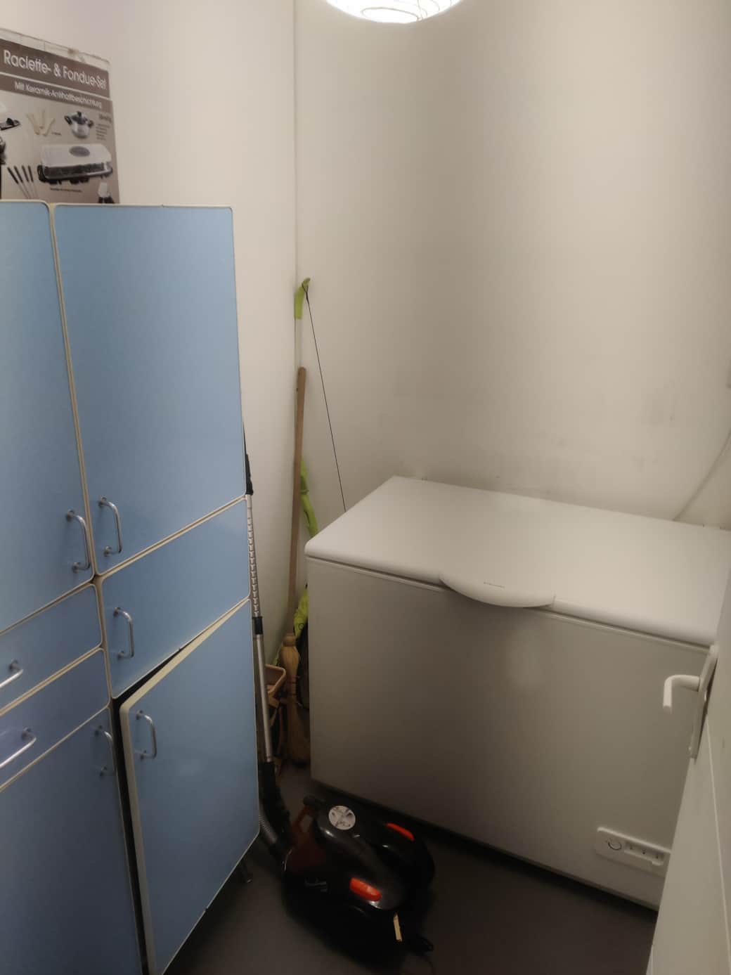 Cellier avec congélateur