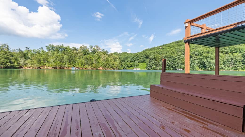 Front deck and docking area for entry Front deck and docking area for entry