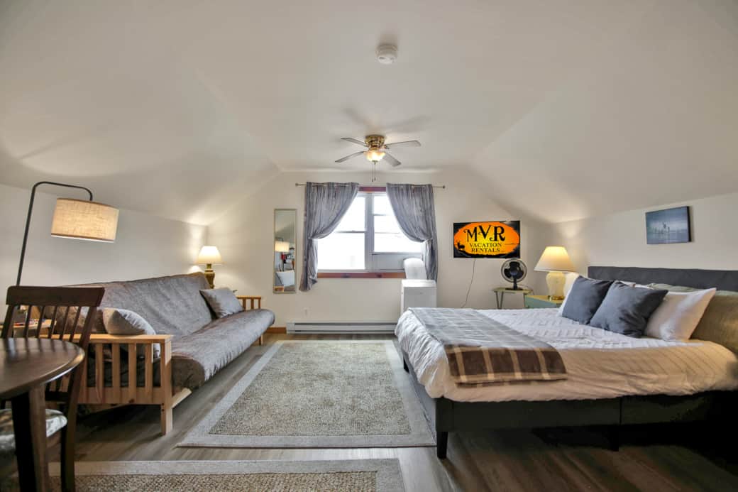 1 Queen bed, 1 Futon, Wifi, 1 window AC unit 