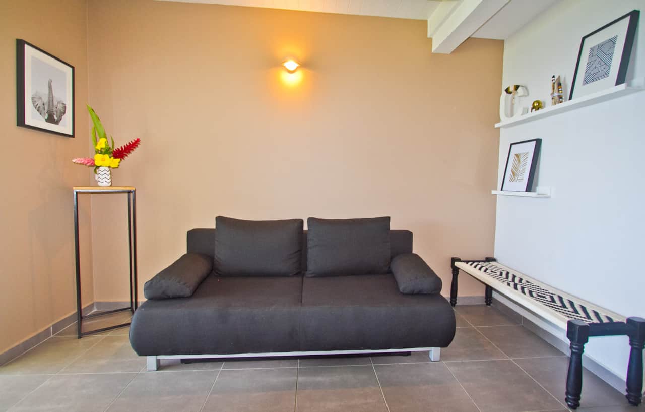 Das Wohnzimmer des Kakao-Maisonette-Apartments