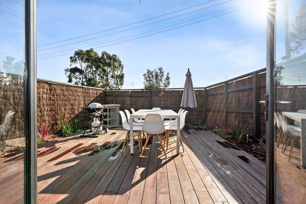 Outdoor deck
