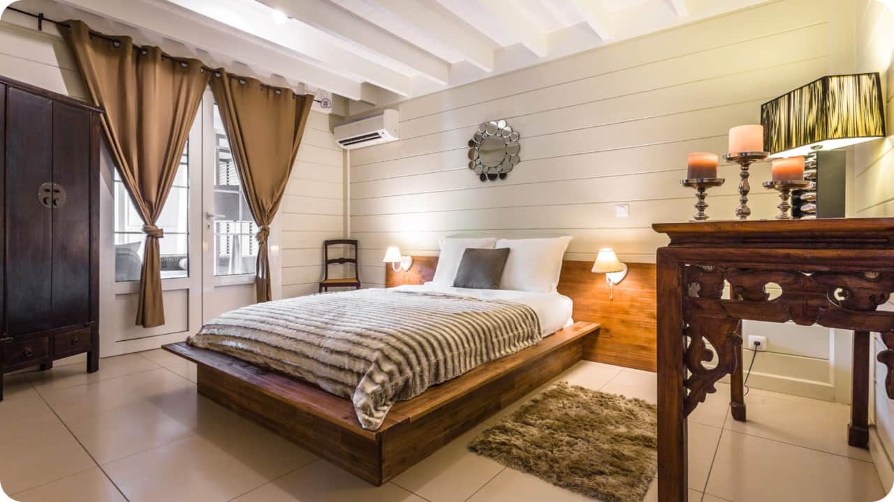Chambre climatisée adaptée PMR au rez-de-chaussée