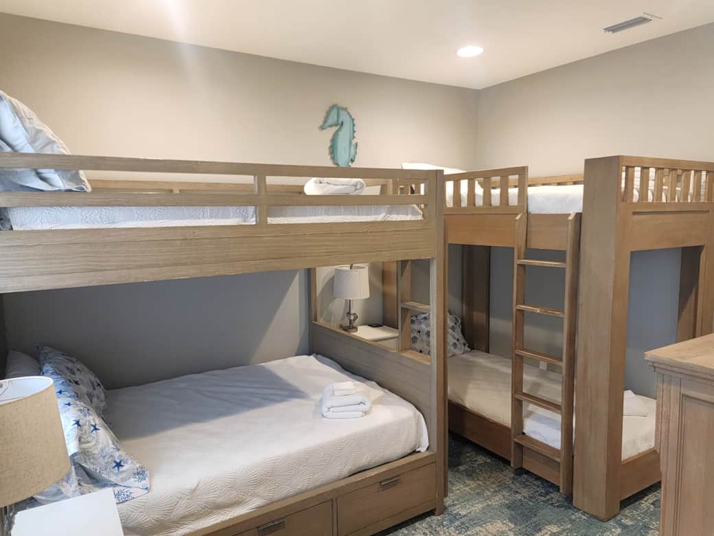 1st Floor Bunk Room w/Smart TV and Dresser