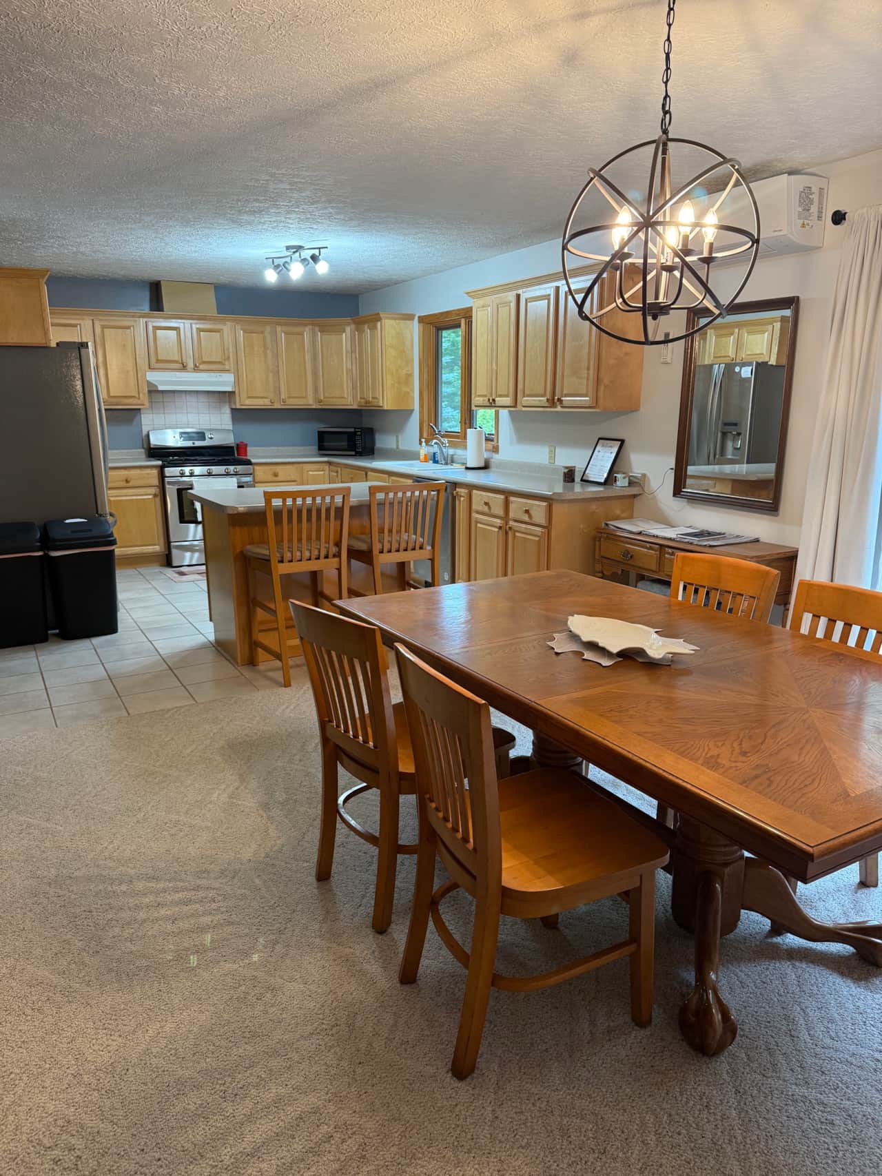Kitchen & Dining