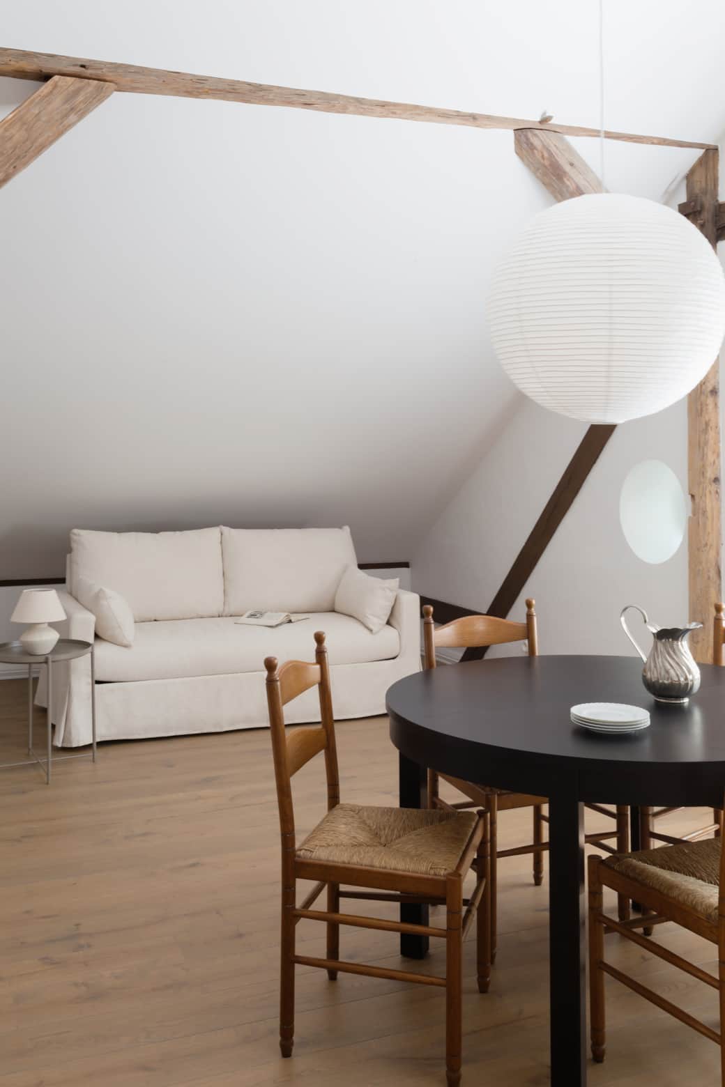 Svetainė su išsiskleidžiama sofa-lova