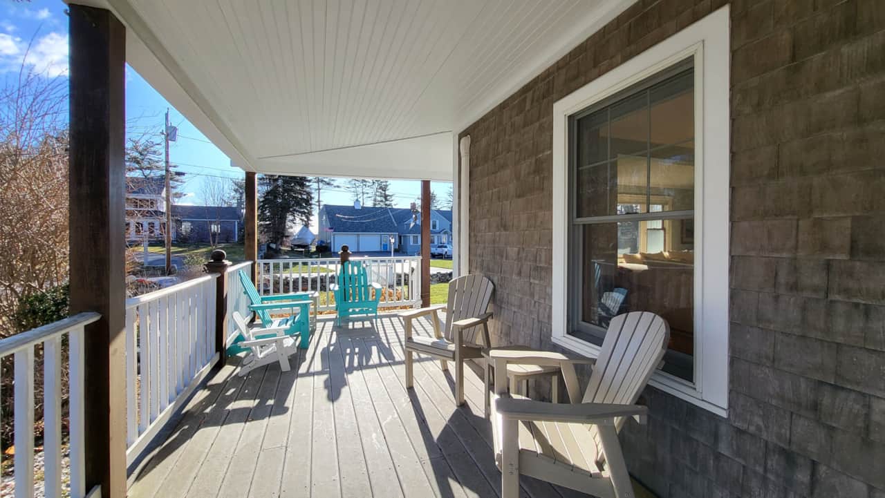 Expansive deck