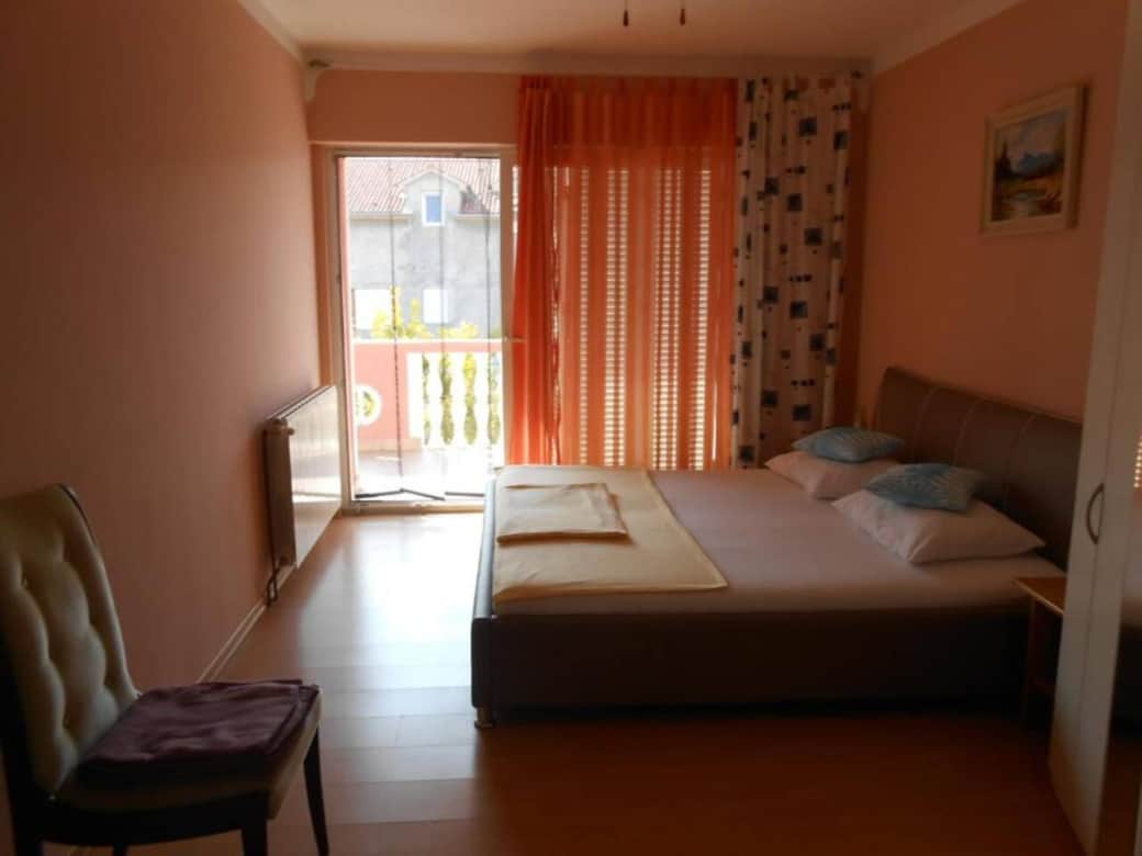 Cozy, spacious bedroom, here you get the comfort to make your stay stress- free.