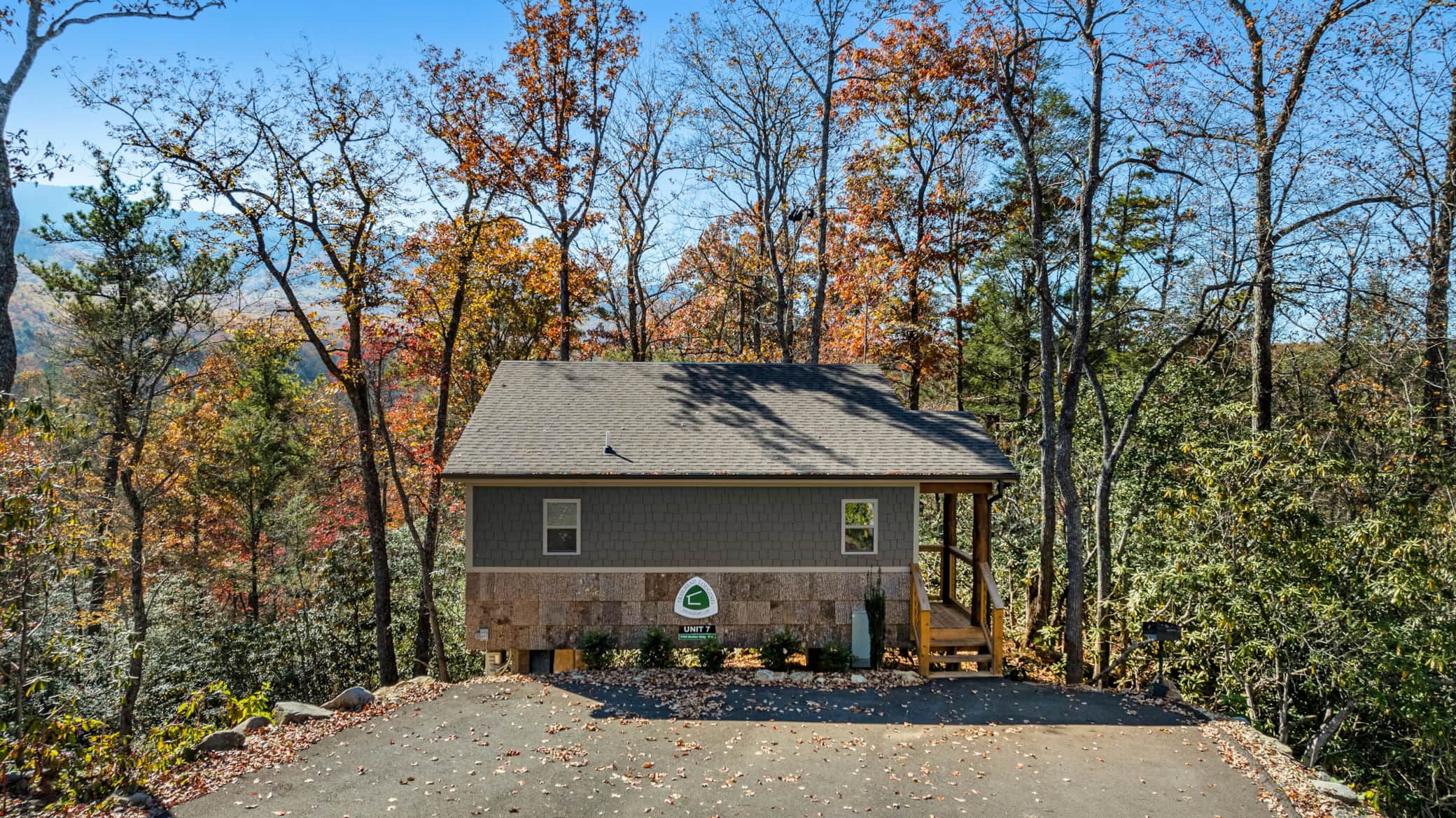 King Cabin 7 | Full Kitchen + Private Hot Tub — Cosby — vacation rental