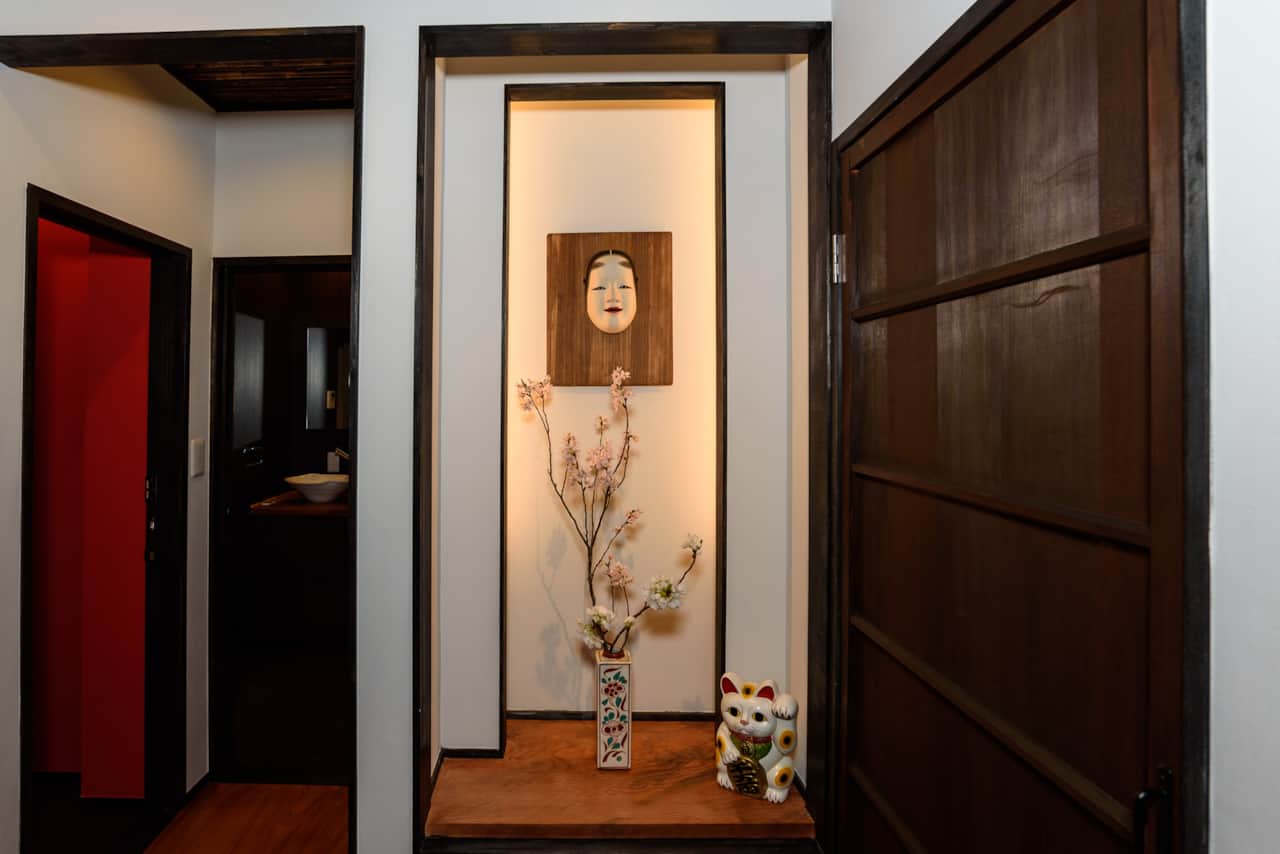 The entrance with a Noh Mask in the little niche.