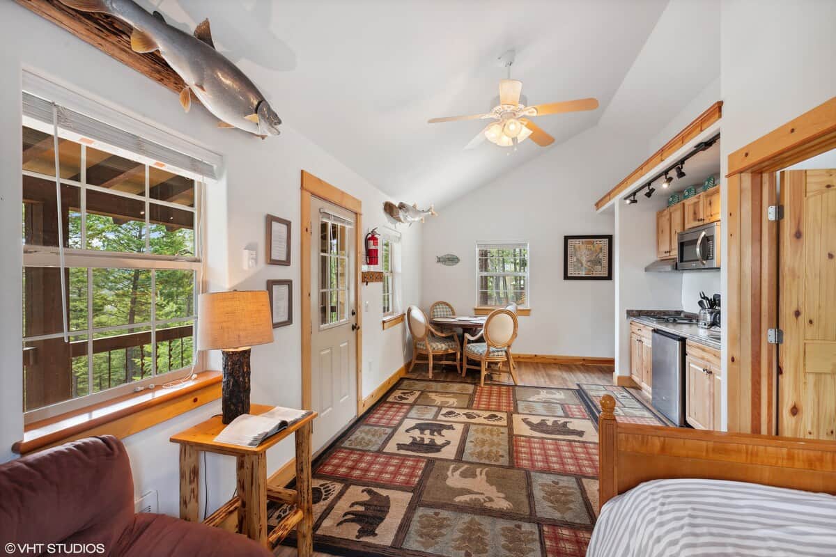 Cabin 2 - Living Space
