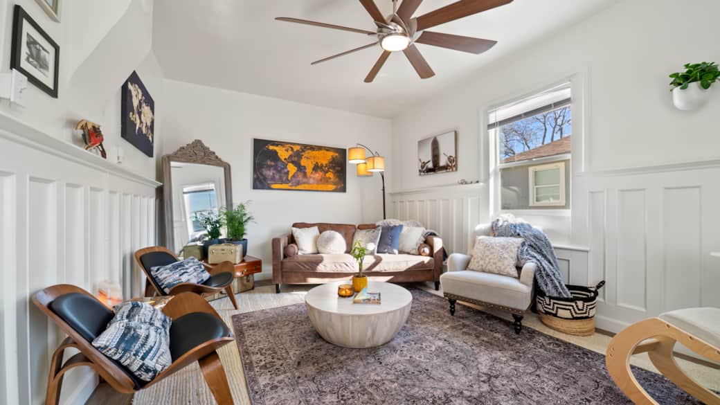High Ceiling Living Room, With Sofa, Various Seating Options, Good Lighting High Ceiling Living Room, With Sofa, Various Seating Options, Good Lighting