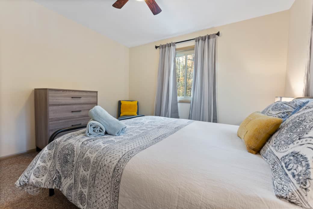 Bedroom #2 - Queen Bed