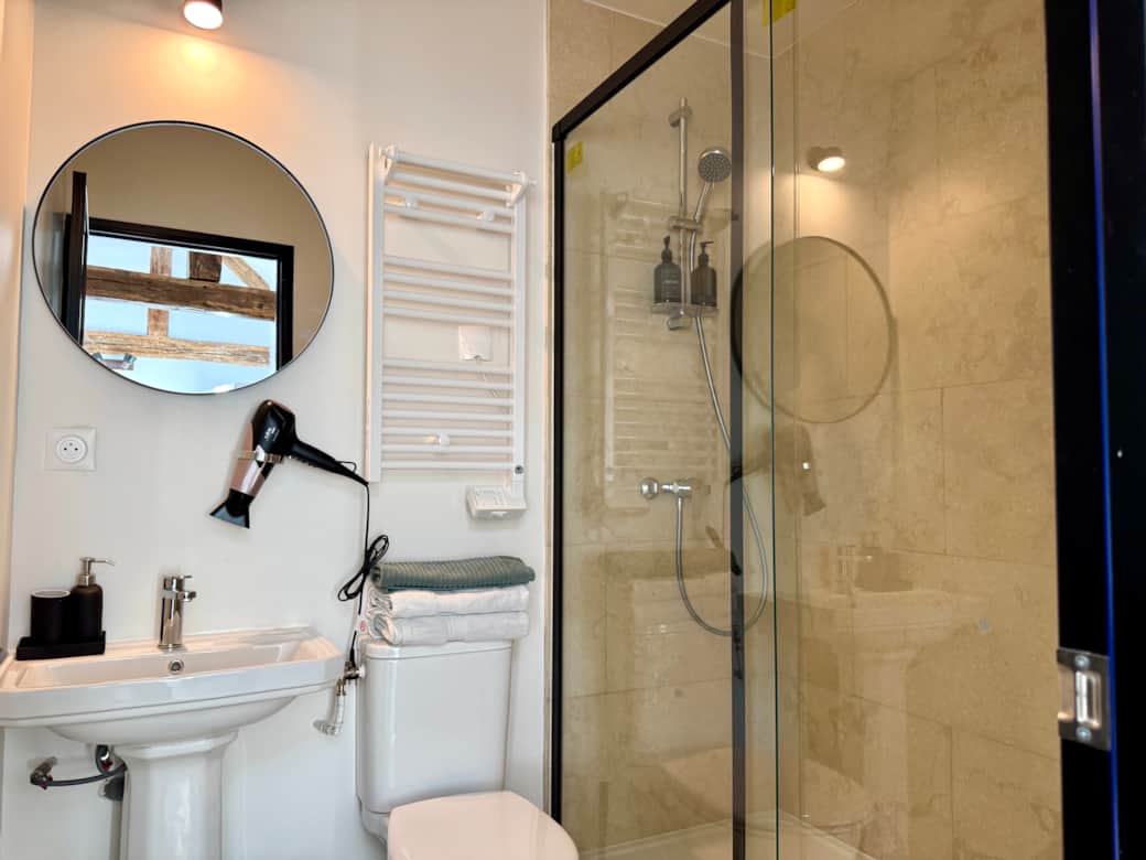 Salle de bain equipée