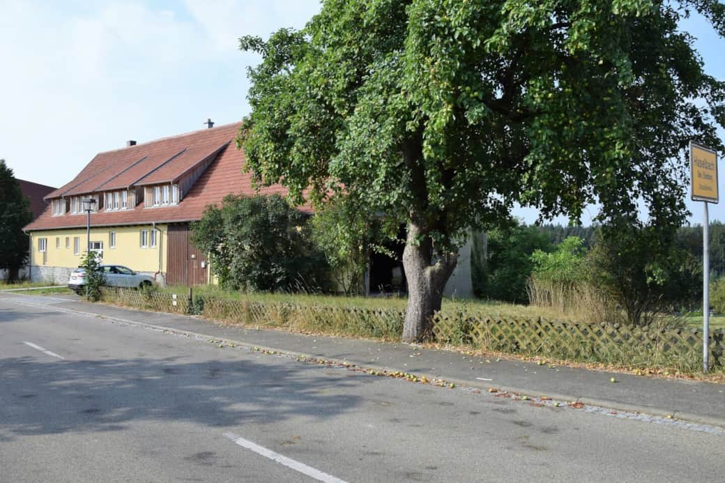 Haselbach 1 Strassenseite