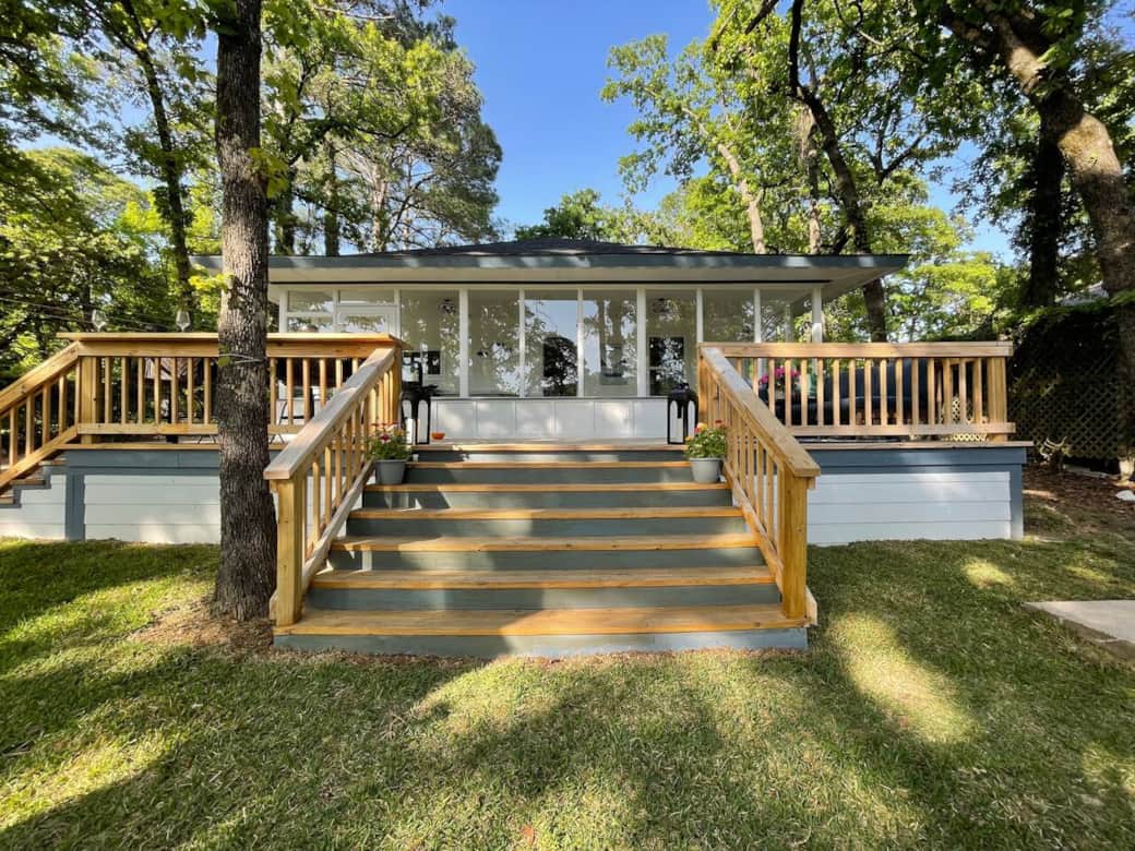 Back deck and sunroom that over looks the backyard.