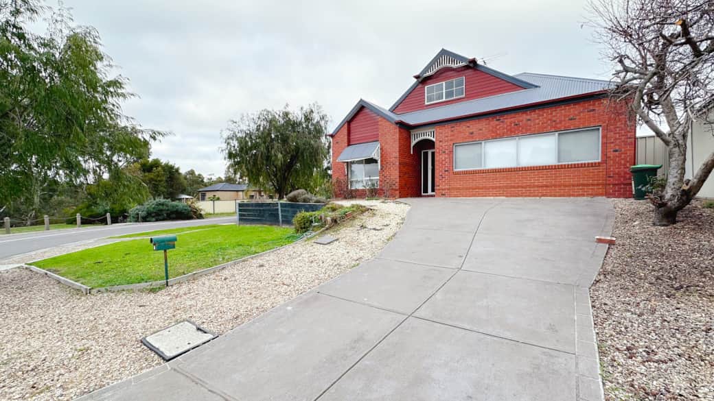 Craigieburn parkside house 3bedroom splash backyard double storey outdoor 64