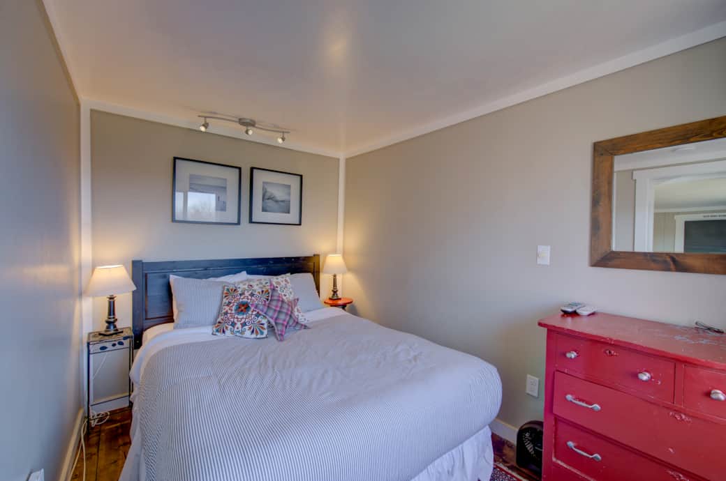 Bedroom 2 with gaming monitor