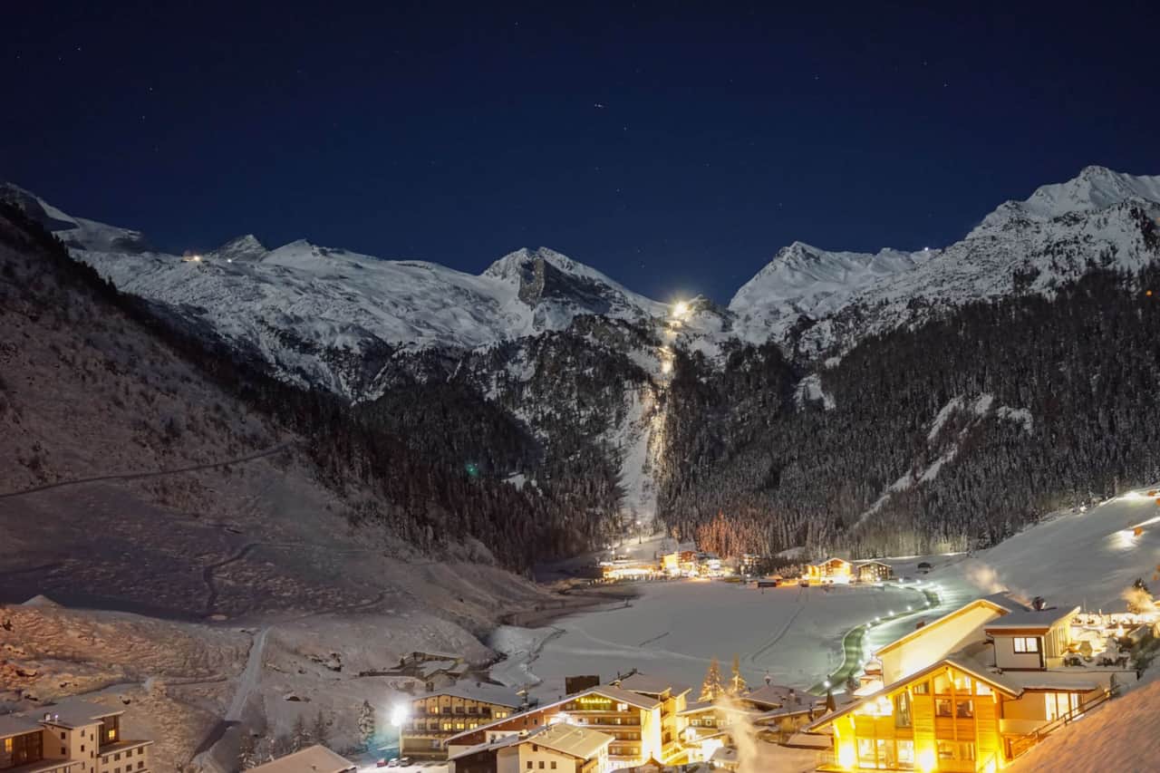 Hintertux at night