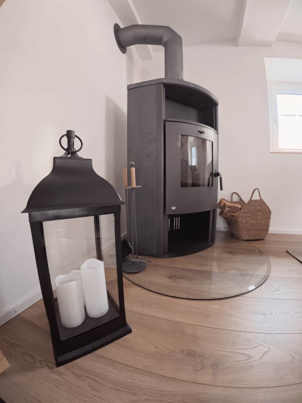 Wohnzimmer-Cheminée – alpiner Charme trifft gemütliche Wärme