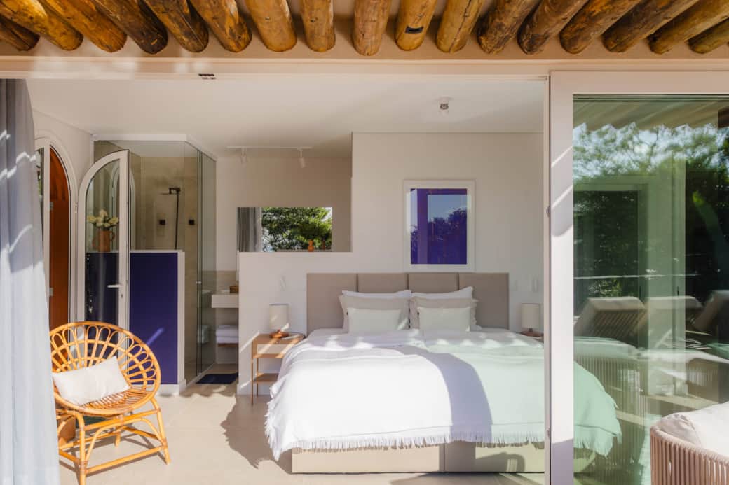 Jungle Suite Master Bedroom with Kingsize bed and en suite bathroom Jungle Suite Master Bedroom with Kingsize bed and en suite bathroom