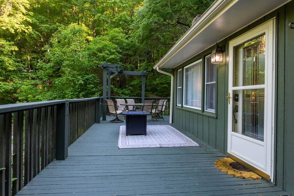 Welcome to Pisgah Park Hideaway...shall we go inside? Welcome to Pisgah Park Hideaway...shall we go inside?