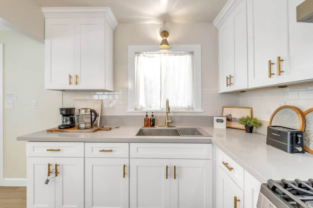Fully Equipped Modern Kitchen in Los Angeles – Cabinets, Appliances & Cookware Included Fully Equipped Modern Kitchen in Los Angeles – Cabinets, Appliances & Cookware Included