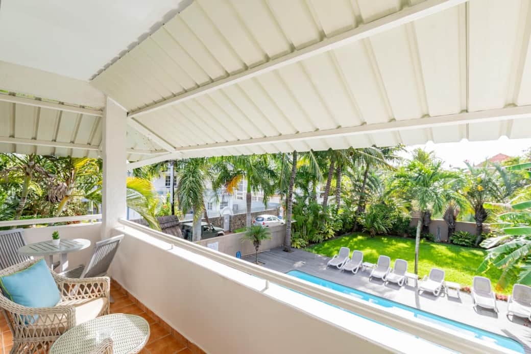 Small dining table to enjoy your meals outside and a coffee table and 2 outdoor sofas. Pool & Garden