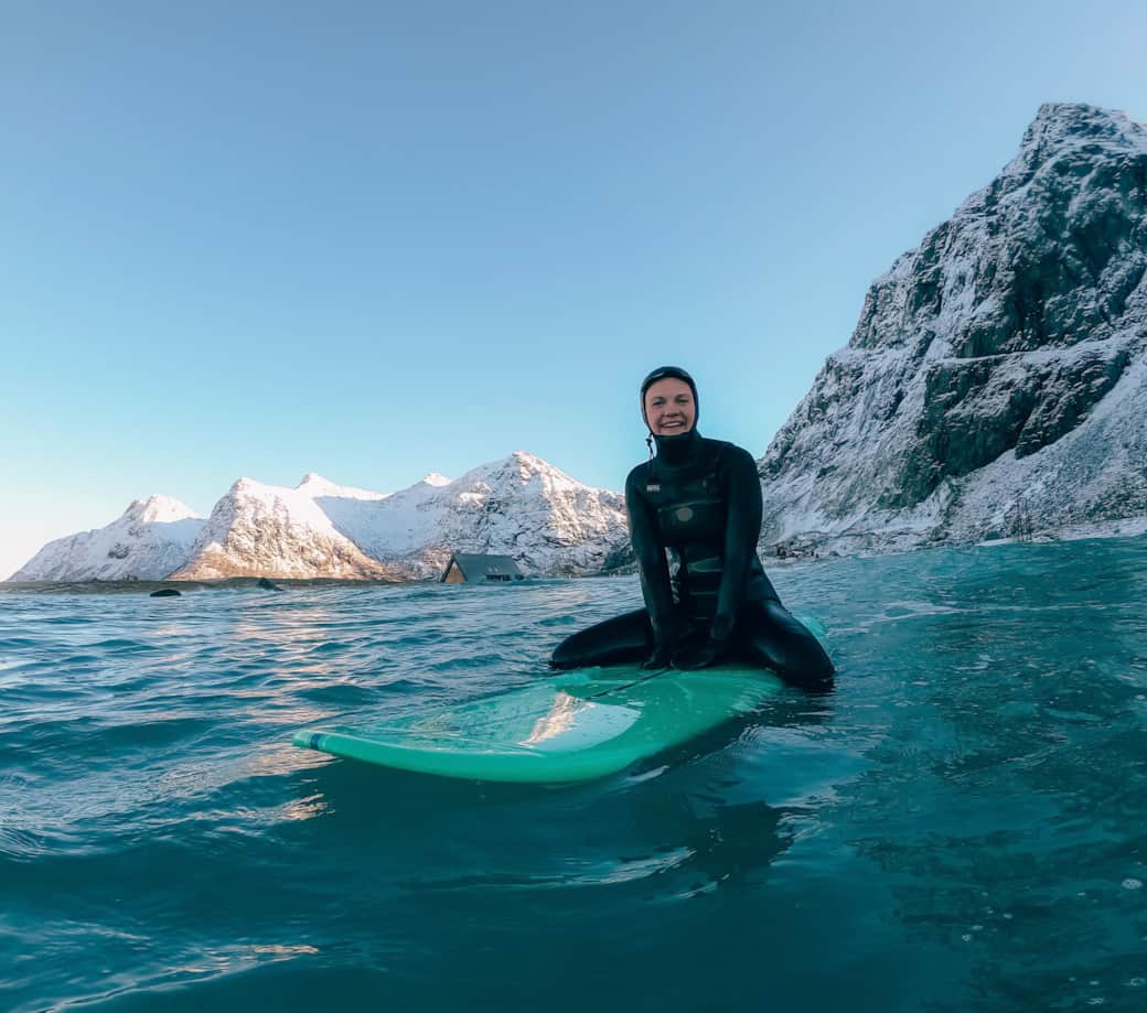 Winter surf at Lofoten Beach Camp! Rent gear, surf, relax in the sauna by the beach. Winter surf at Lofoten Beach Camp! Rent gear, surf, relax in the sauna by the beach.