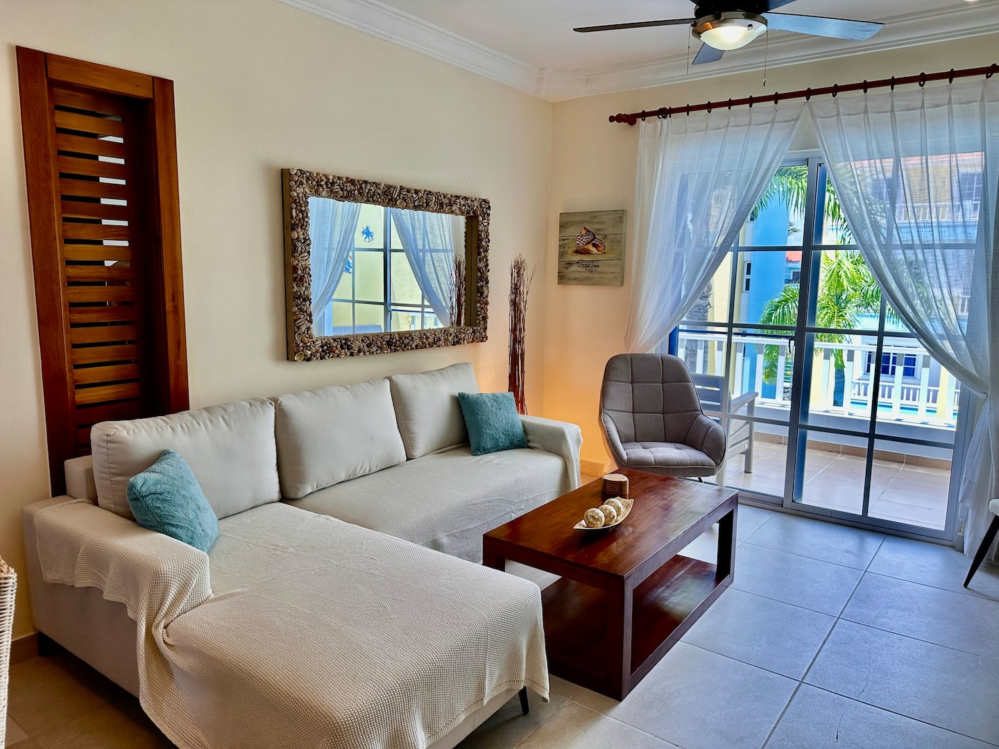 Spacious 3 bedroom Penthouse 2 pools, beach nearby photo 4