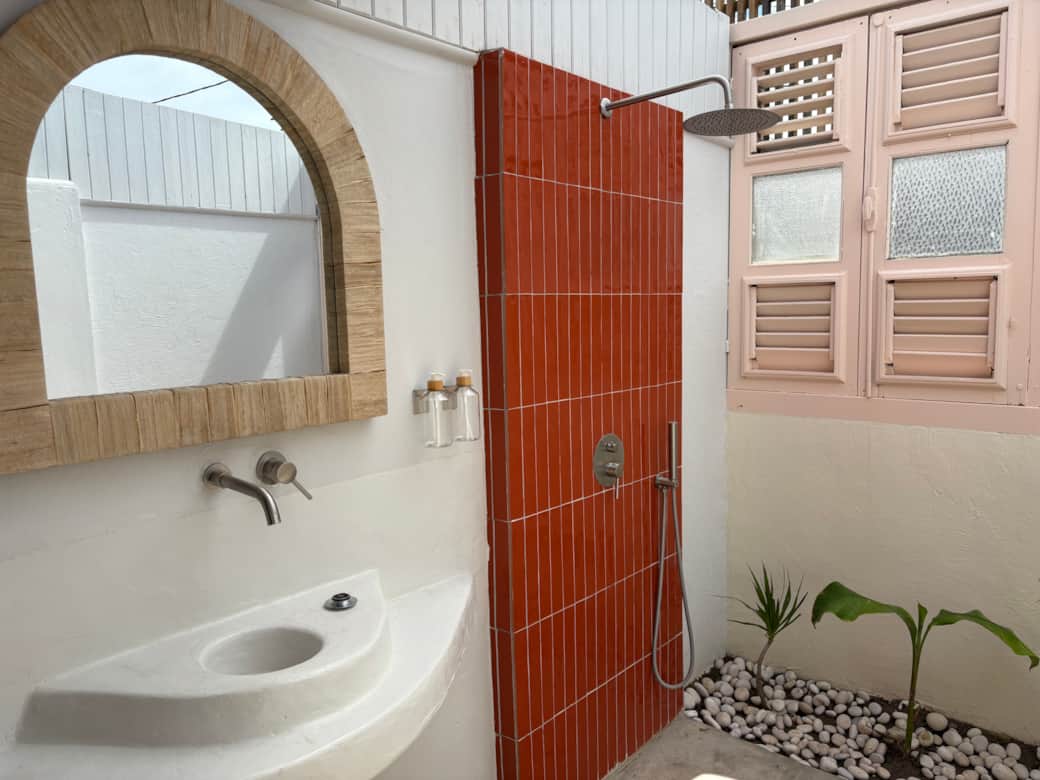 La salle de bain privative de la chambre Natural