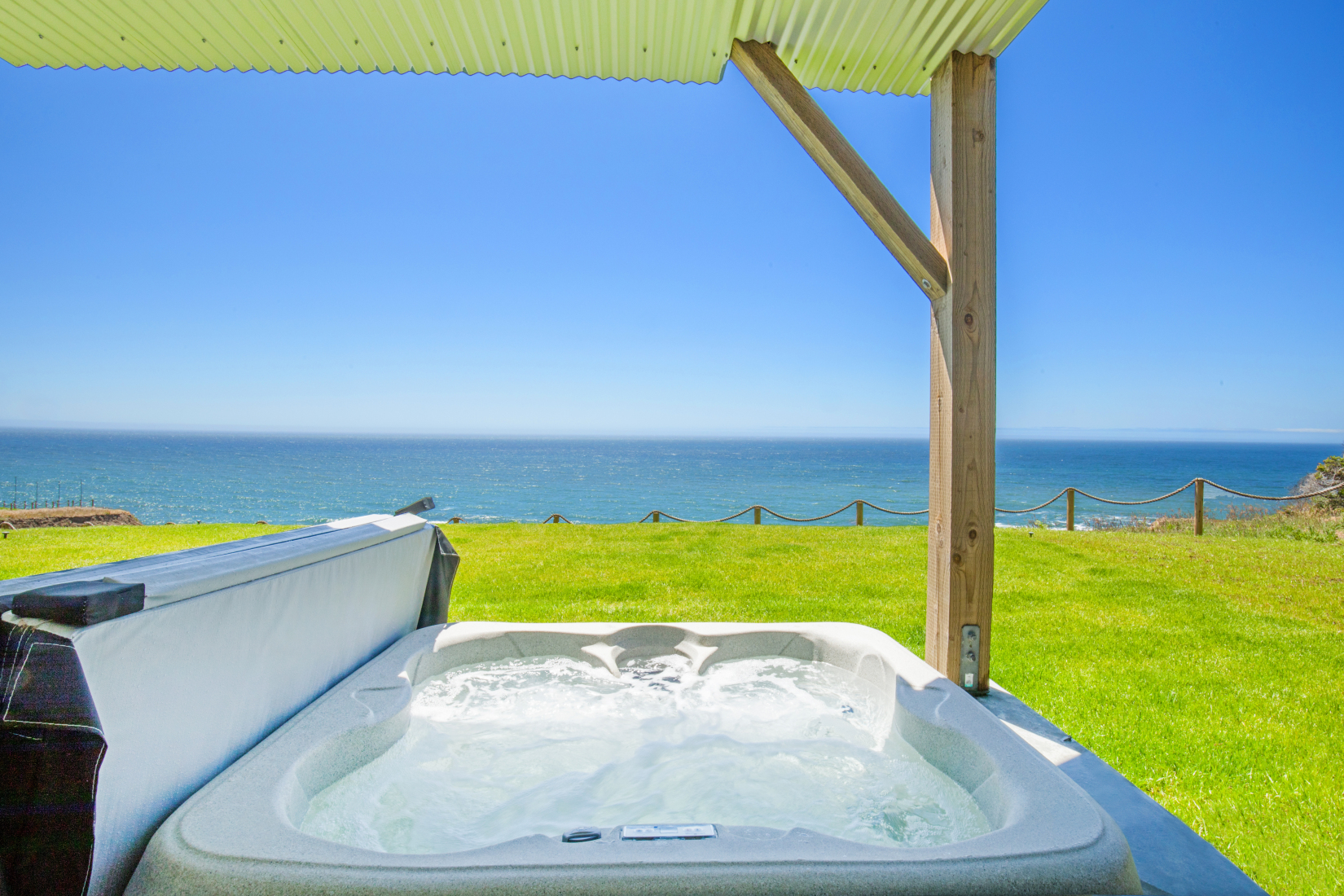Dolphin by OceanviewHotTubs Tesla charging Oceanfront - Apartment