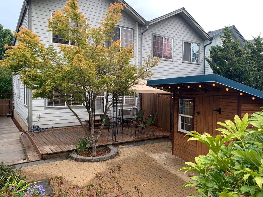 Lovely end unit town home with private backyard setting