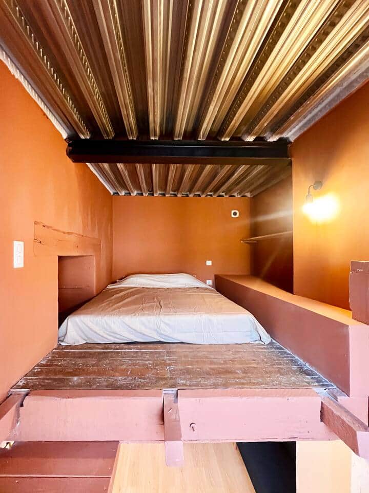 L'espace nuit de la chambre Les Goudes. L'espace nuit de la chambre Les Goudes.