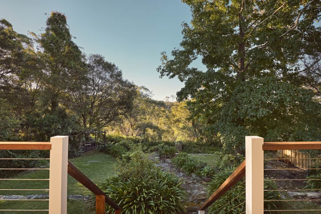 Garden Outlook - Magical views backing onto the blue mountains. Enjoy a beverage with these views! Garden Outlook - Magical views backing onto the blue mountains. Enjoy a beverage with these views!