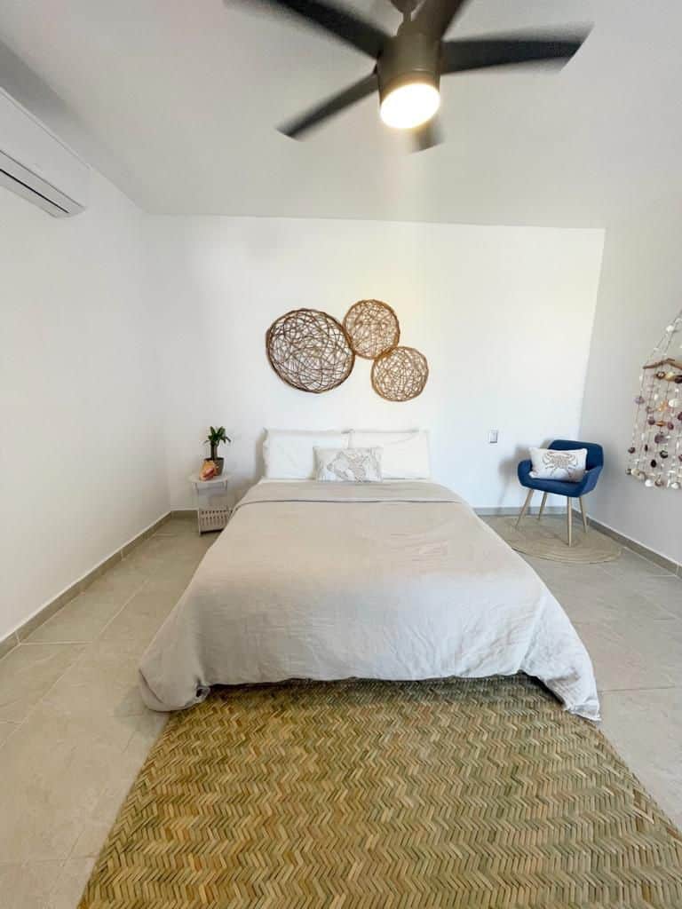 Queen Bed - Bedroom - Sunrise Suite