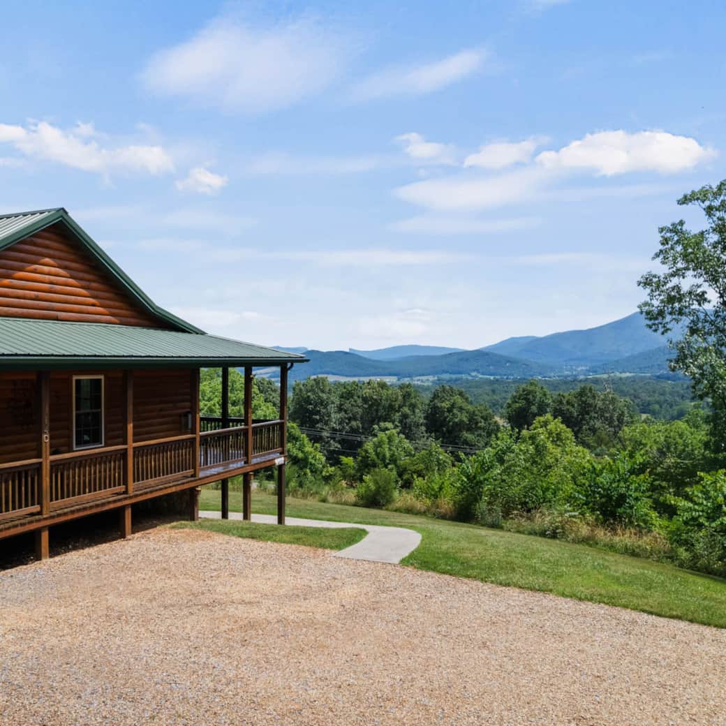 STUNNING mountain views from this property STUNNING mountain views from this property