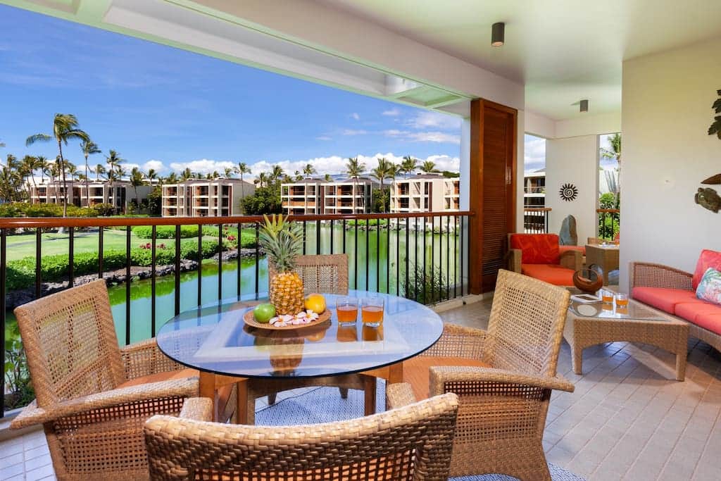 Welcome to paradise! Sunrises and sunsets await on this spacious lanai