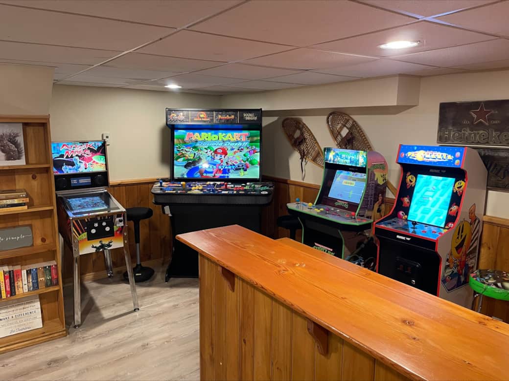 Basement arcade games (Mortal Kombat, Street Fighter II, Pac-Mania, TMNT, Pinball & Custom Arcade)